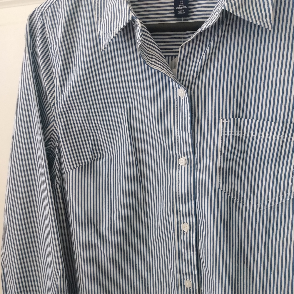 Gap dress shirt- vertical stripe